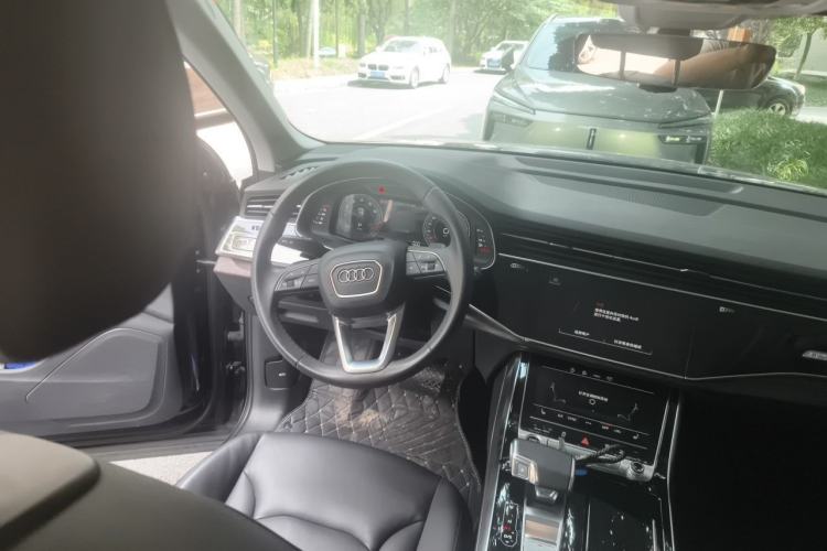 Used Audi Q7 2021 45 TFSI quattro S line Sport model Steering Wheel