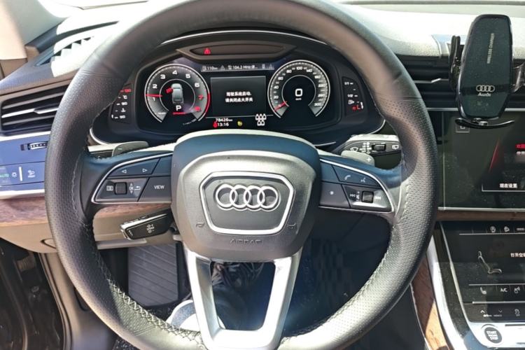 Used Audi Q7 2021 45 TFSI quattro S line Sport model Steering Wheel