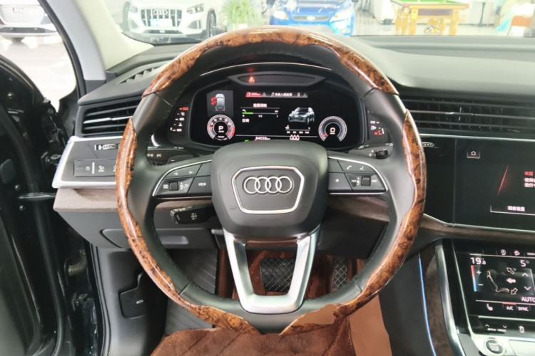 Used Audi Q7 2021 45 TFSI quattro S line Sport model Steering Wheel