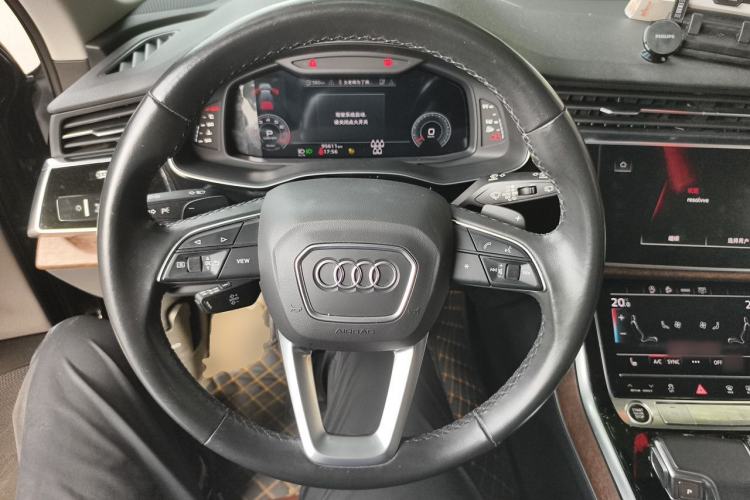 Used Audi Q7 2021 45 TFSI quattro S line Sport model Steering Wheel