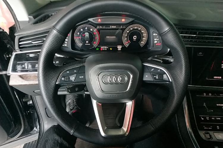 Used Audi Q7 2021 55 TFSI quattro S line Sport model Steering Wheel