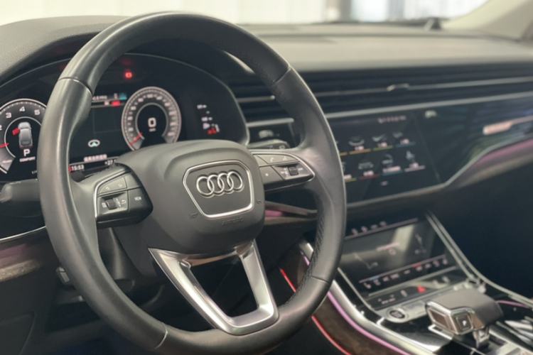 Used Audi Q7 2021 45 TFSI quattro S line Sport model Steering Wheel