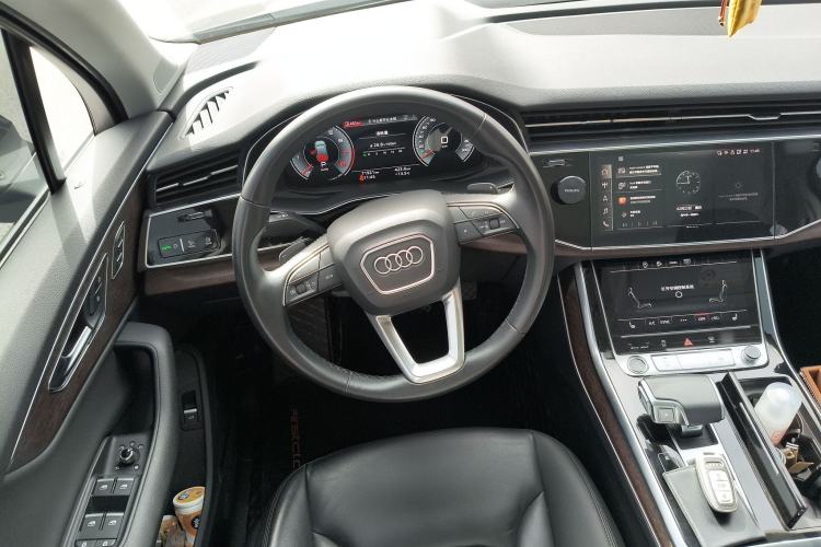 Used Audi Q7 2021 45 TFSI quattro S line Sport model Steering Wheel