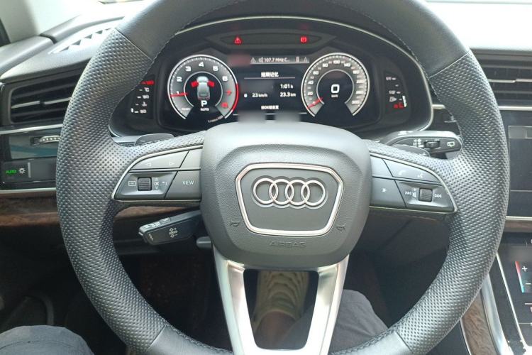 Used Audi Q7 2021 55 TFSI quattro S line Sport model Steering Wheel