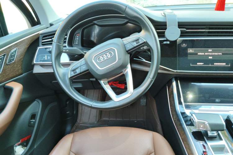 Used Audi Q7 2021 45 TFSI quattro S line Sport model Steering Wheel