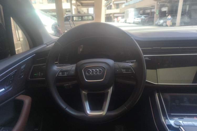 Used Audi Q7 2021 45 TFSI quattro S line Sport model Steering Wheel