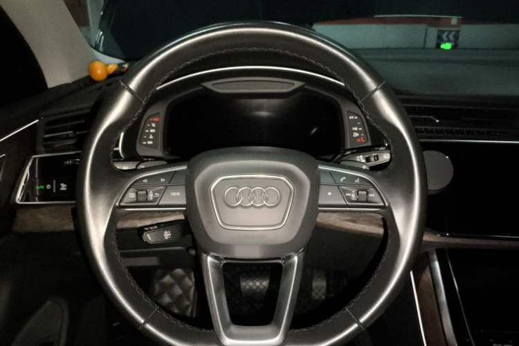 Used Audi Q7 2021 55 TFSI quattro S line Sport model Steering Wheel