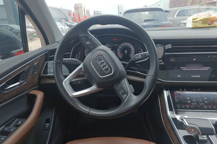 Used Audi Q7 2021 55 TFSI quattro S line Sport model Steering Wheel