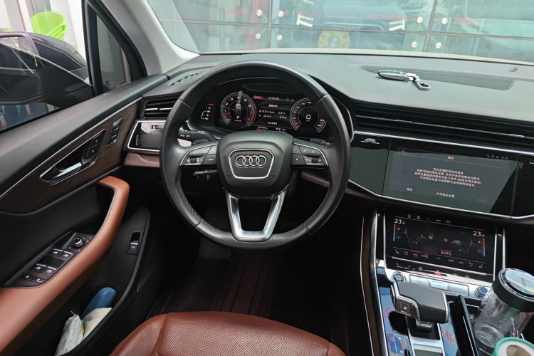 Used Audi Q7 2021 55 TFSI quattro S line Sport model Steering Wheel