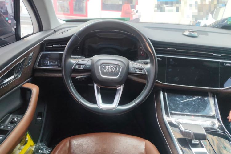 Used Audi Q7 2021 55 TFSI quattro S line Sport model Steering Wheel