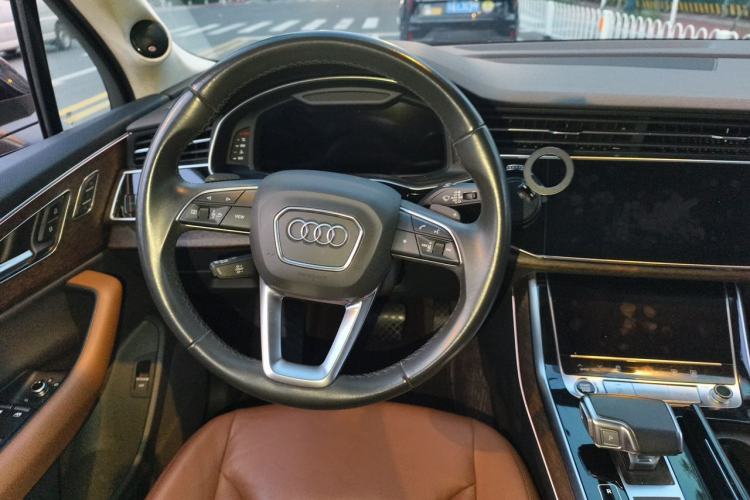 Used Audi Q7 2021 45 TFSI quattro S line Sport model Steering Wheel