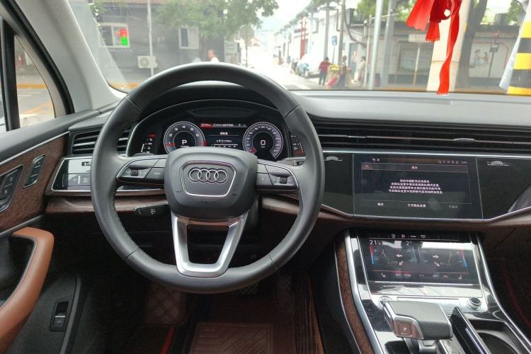 Used Audi Q7 2021 45 TFSI quattro S line Sport model Steering Wheel