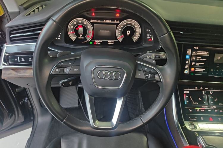 Used Audi Q7 2021 45 TFSI quattro S line Sport model Steering Wheel