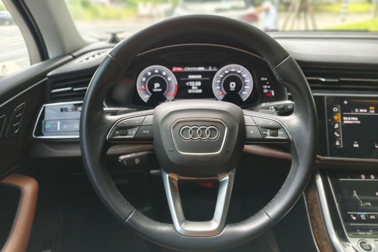 Used Audi Q7 2021 45 TFSI quattro S line Sport model Steering Wheel
