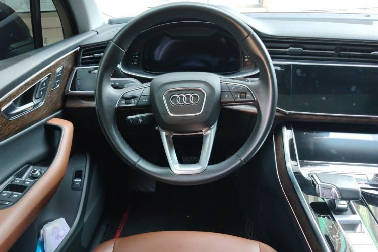Used Audi Q7 2021 45 TFSI quattro S line Sport model Steering Wheel
