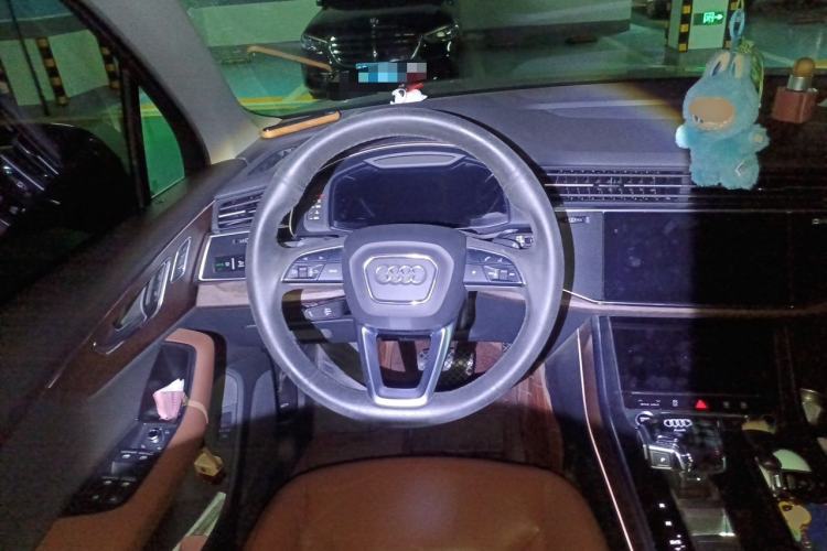 Used Audi Q7 2021 55 TFSI quattro S line Sport model Steering Wheel