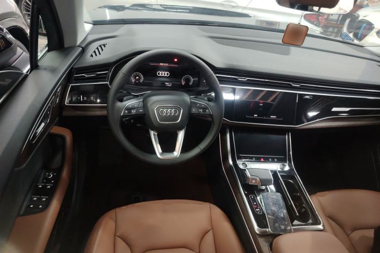 Used Audi Q7 2021 45 TFSI quattro S line Sport model Steering Wheel