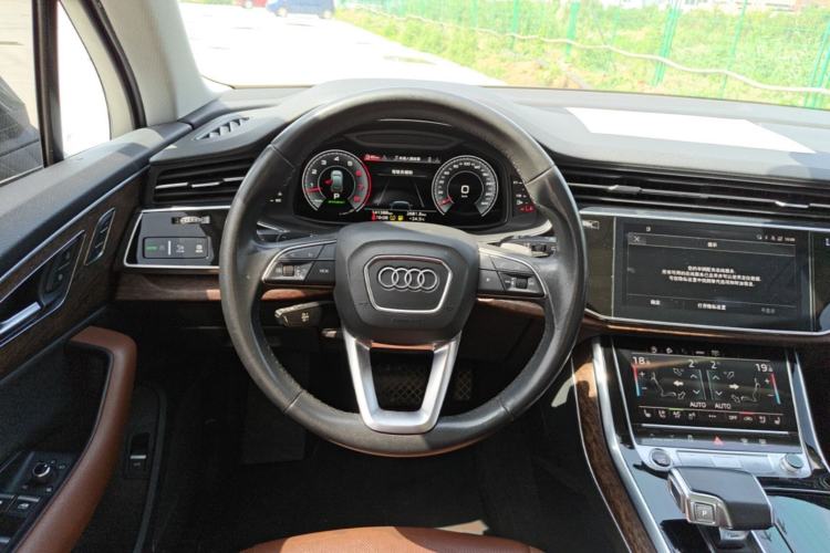 Used Audi Q7 2021 55 TFSI quattro S line Sport model Steering Wheel