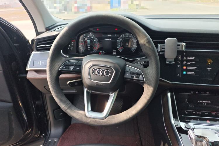 Used Audi Q7 2021 45 TFSI quattro S line Sport model Steering Wheel