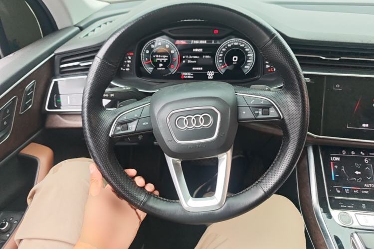Used Audi Q7 2021 55 TFSI quattro S line Sport model Steering Wheel