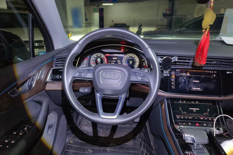Used Audi Q7 2021 55 TFSI quattro S line Sport model Steering Wheel