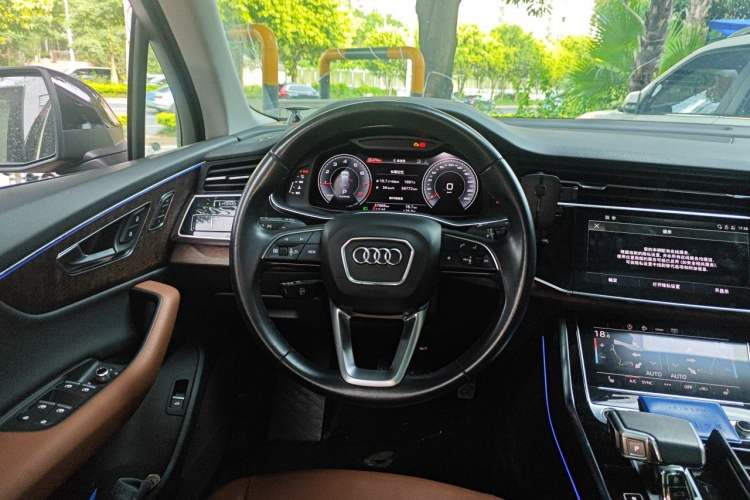 Used Audi Q7 2021 45 TFSI quattro S line Sport model Steering Wheel