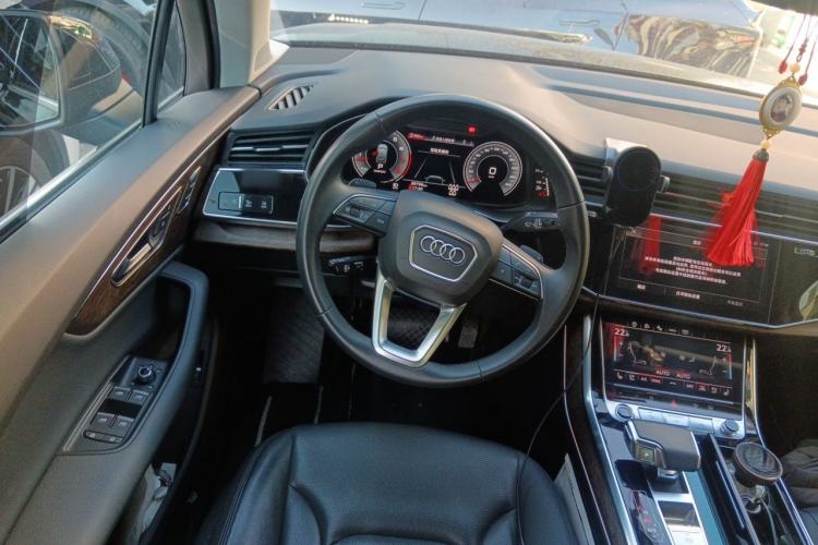 Used Audi Q7 2021 55 TFSI quattro S line Sport model Steering Wheel