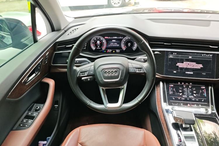 Used Audi Q7 2021 45 TFSI quattro S line Sport model Steering Wheel