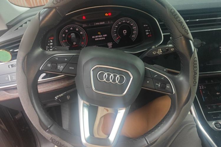 Used Audi Q7 2021 55 TFSI quattro S line Sport model Steering Wheel