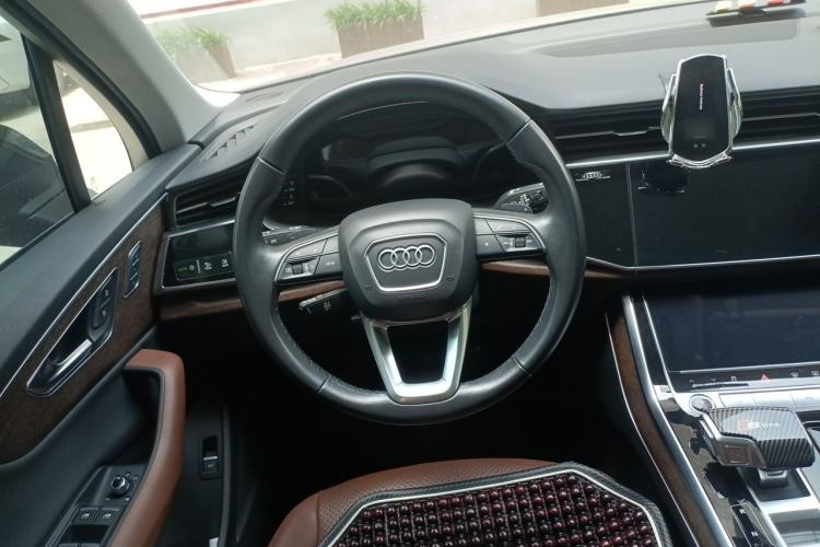 Used Audi Q7 2021 45 TFSI quattro S line Sport model Steering Wheel