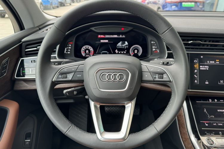 Used Audi Q7 2021 45 TFSI quattro S line Sport model Steering Wheel