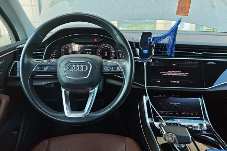 Used Audi Q7 2021 55 TFSI quattro S line Sport model Steering Wheel