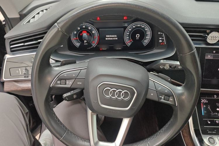 Used Audi Q7 2021 45 TFSI quattro S line Sport model Steering Wheel