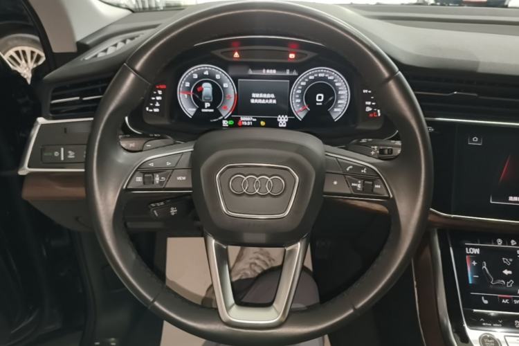 Used Audi Q7 2021 45 TFSI quattro S line Sport model Steering Wheel