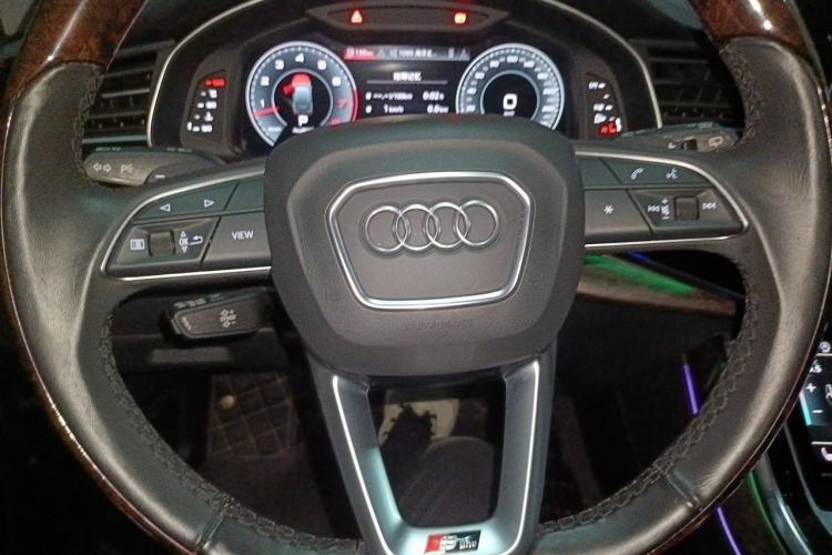 Used Audi Q7 2021 55 TFSI quattro S line Sport model Steering Wheel