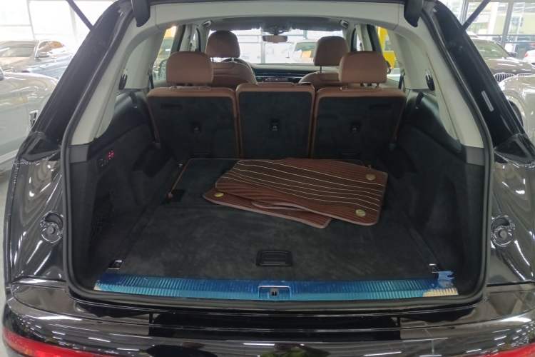 Used Audi Q7 2021 55 TFSI quattro S line Sport model Trunk