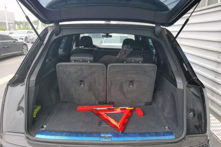Used Audi Q7 2021 55 TFSI quattro S line Sport model Trunk