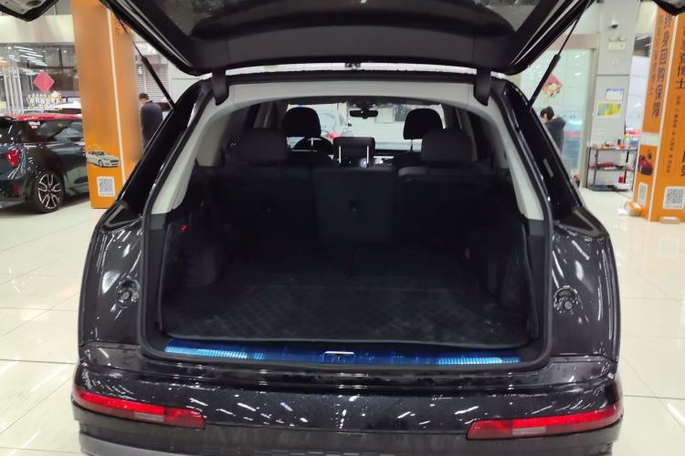 Used Audi Q7 2021 55 TFSI quattro S line Sport model Trunk