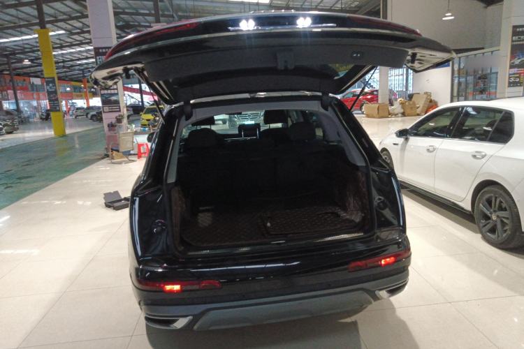 Used Audi Q7 2021 45 TFSI quattro S line Sport model Trunk