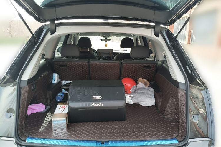 Used Audi Q7 2021 45 TFSI quattro S line Sport model Trunk