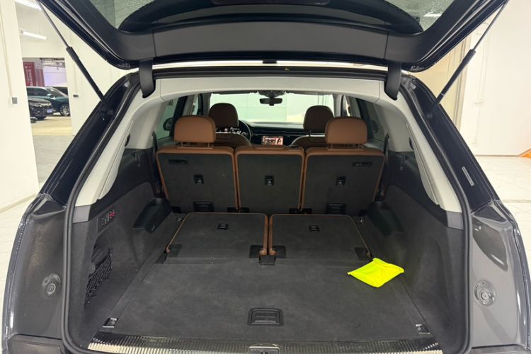 Used Audi Q7 2021 55 TFSI quattro S line Sport model Trunk