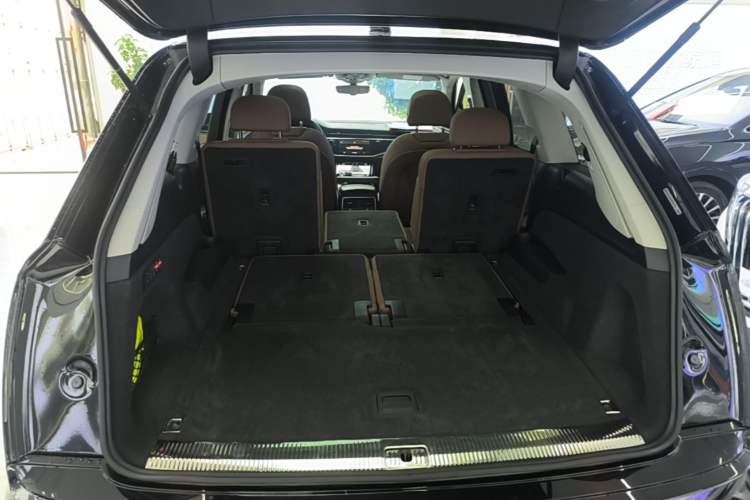 Used Audi Q7 2021 55 TFSI quattro S line Sport model Trunk