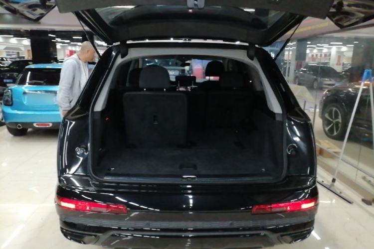 Used Audi Q7 2021 55 TFSI quattro S line Sport model Trunk