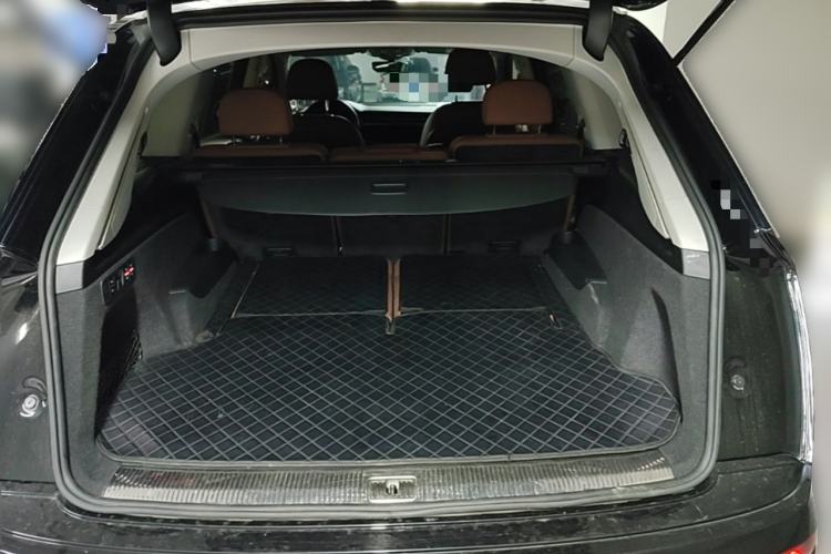 Used Audi Q7 2021 55 TFSI quattro S line Sport model Trunk