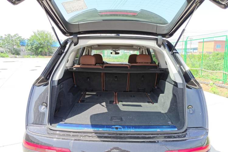 Used Audi Q7 2021 55 TFSI quattro S line Sport model Trunk