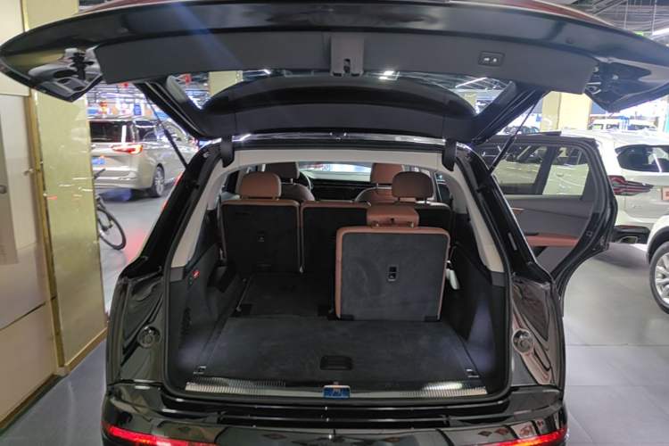 Used Audi Q7 2021 55 TFSI quattro S line Sport model Trunk