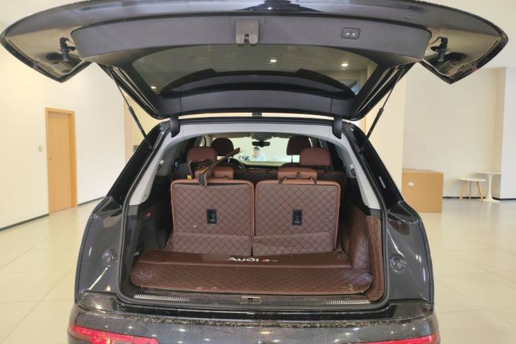 Used Audi Q7 2021 55 TFSI quattro S line Sport model Trunk