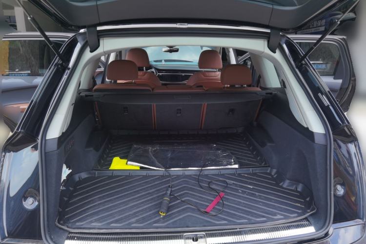 Used Audi Q7 2021 55 TFSI quattro S line Sport model Trunk