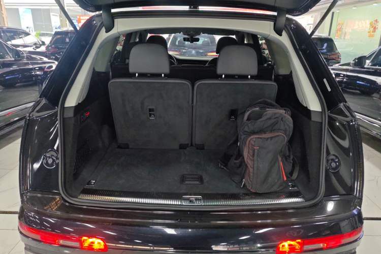 Used Audi Q7 2021 55 TFSI quattro S line Sport model Trunk