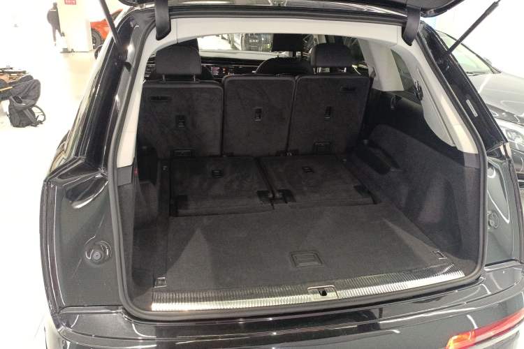 Used Audi Q7 2021 55 TFSI quattro S line Sport model Trunk